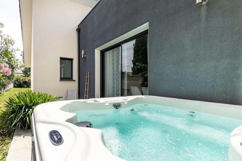 Villa Des Rives Du Tarn Avec Jacuzzi Montans 外观 照片